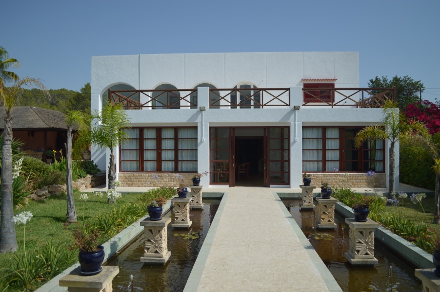 Villa for sale with big pool and very nice garden near to San Augustin