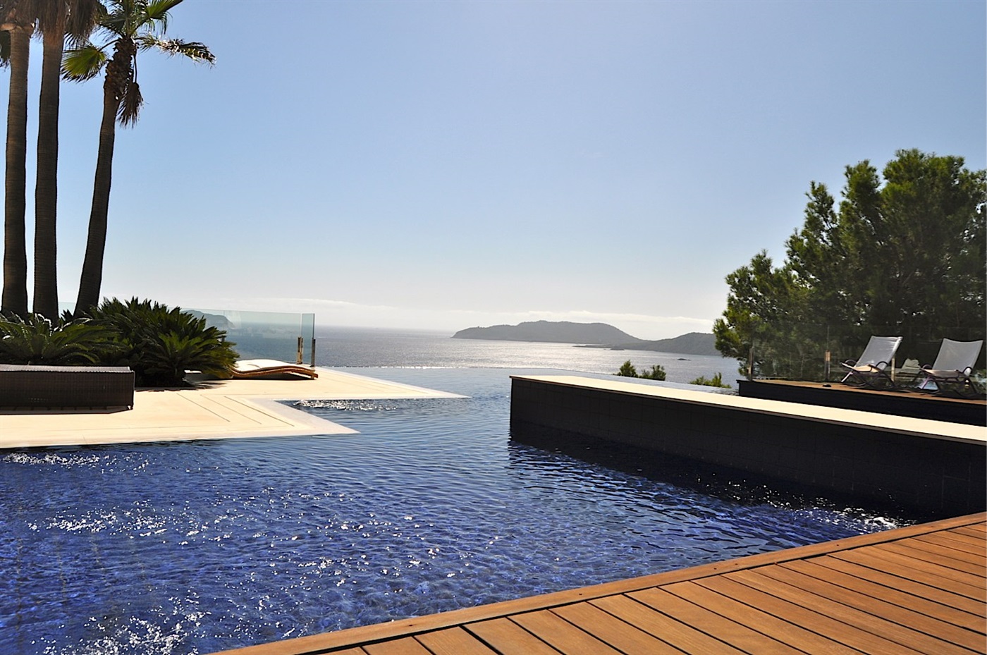 Marvellous frontline villa on the cliffs of Cala San Vincente