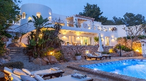Super renovated villa with tourist license and stunning views of the sea