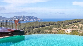 Impressive Villa spectacular views of the bay of San Vicente