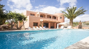 Large Ibiza property for sale near Playa D’en Bossa with touristic licence