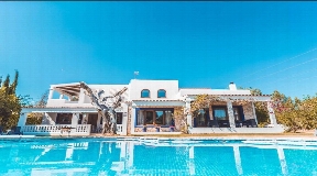 Fantastic property with tourist license for sale 5 min from Ibiza town