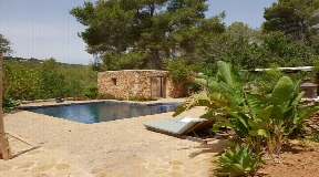 Finca with a lot of Charisma perfectly located on a huge plot near Santa Gertrudis