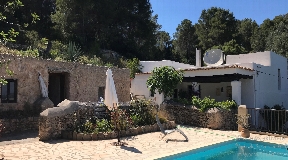 Rustic finca on a hill in a very quiet location in San Agustin