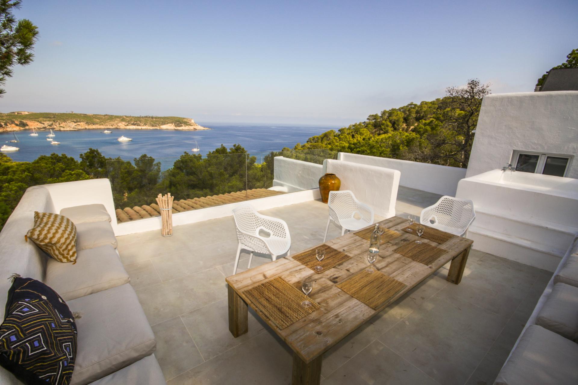 Cozy and romantic house in the north of Ibiza with splendid sunset view in Portinax