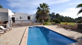 The country house with pool and 2 more apartments and touristic licence