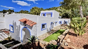 House located between Santa Eulalia and Ibiza