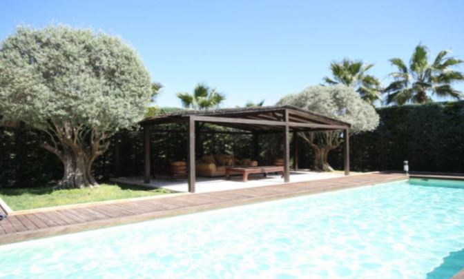 Two beautiful villas built on a plot of 2 hectares with fruit trees and pine trees