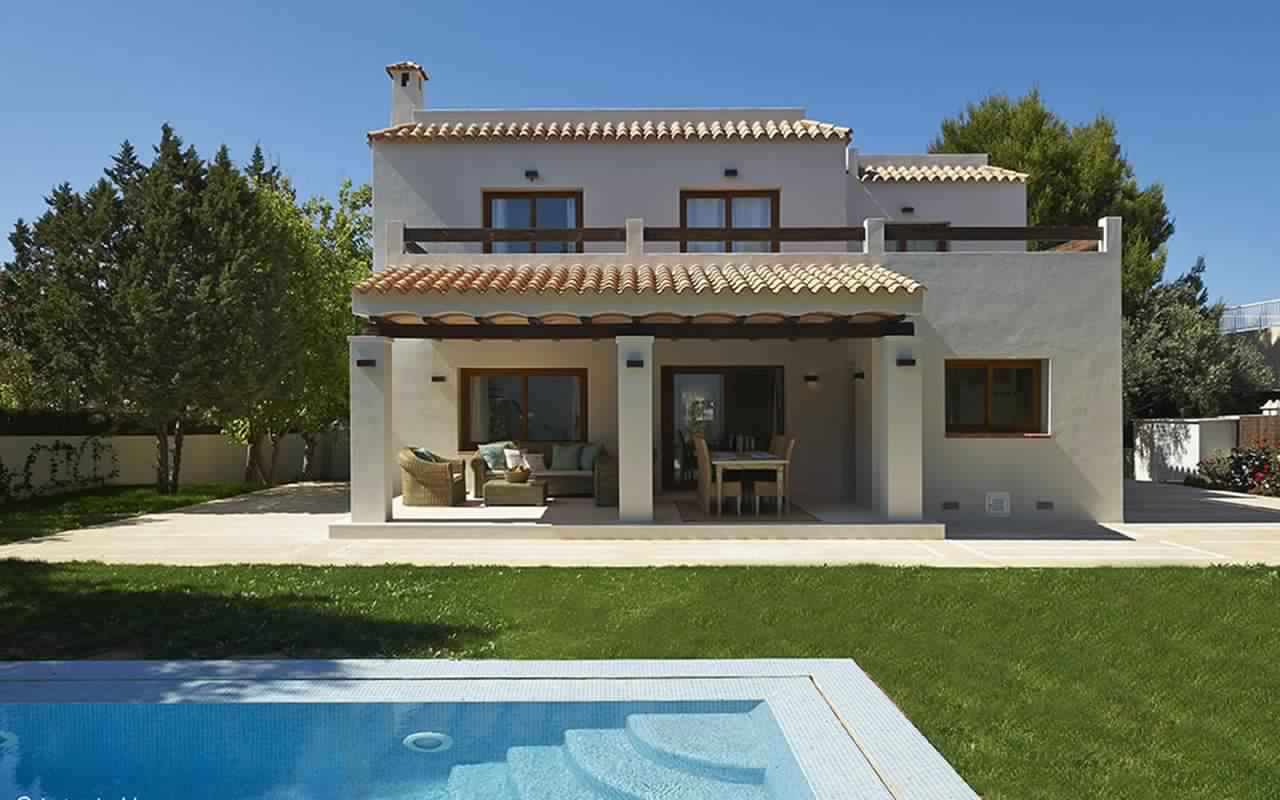 New and modern villa located in a very quiet area