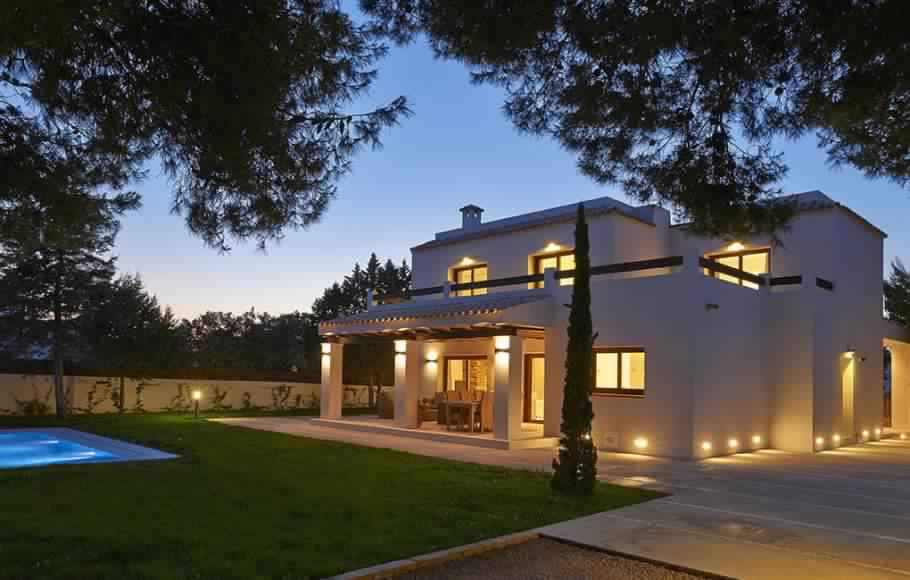 New and modern villa located in a very quiet area