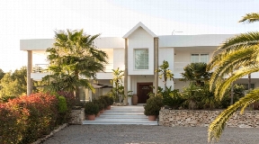 Luxurious stylish villa located between San Rafael and Santa Gertrudis