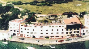 Front line hotel situated on Mahon harbour in Menorca