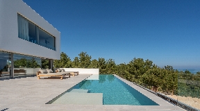 Magnificent new villa of 606 m2 5 minutes walk from the beach of Portinaxt