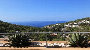 Beautiful duplex apartment with large terraceand nice views on the west coast
