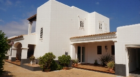 Payesa house with large garden in San Jordi Salinas
