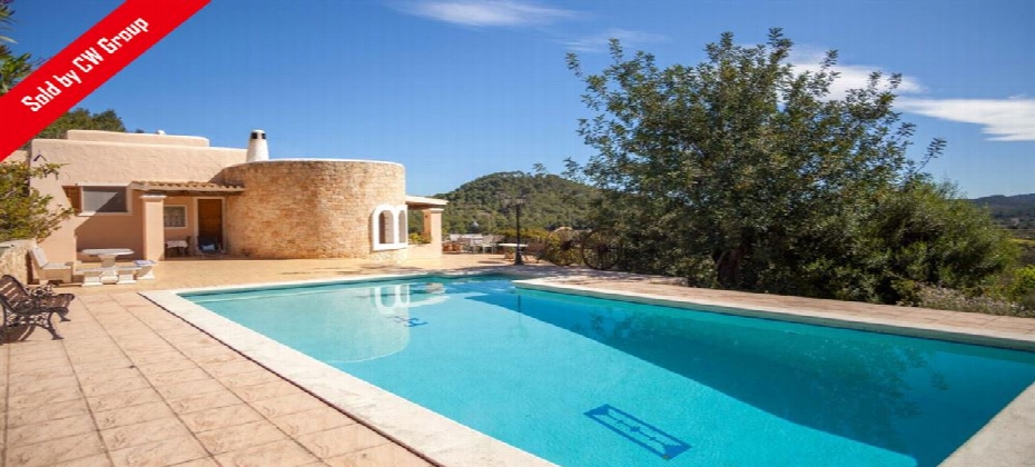 Charmeuse Ibiza property in a splendid verdant landscape near San José for sale