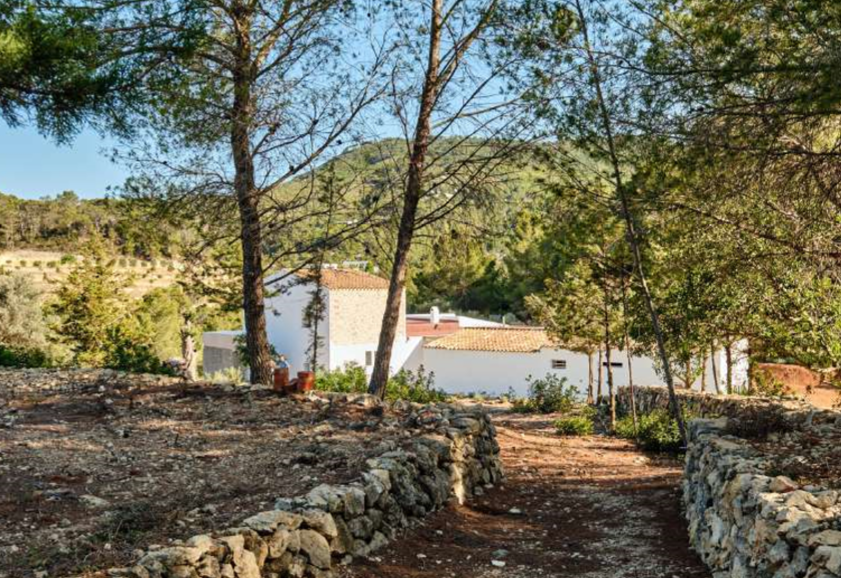 Old finca with Blakstad project walking distance to the beach