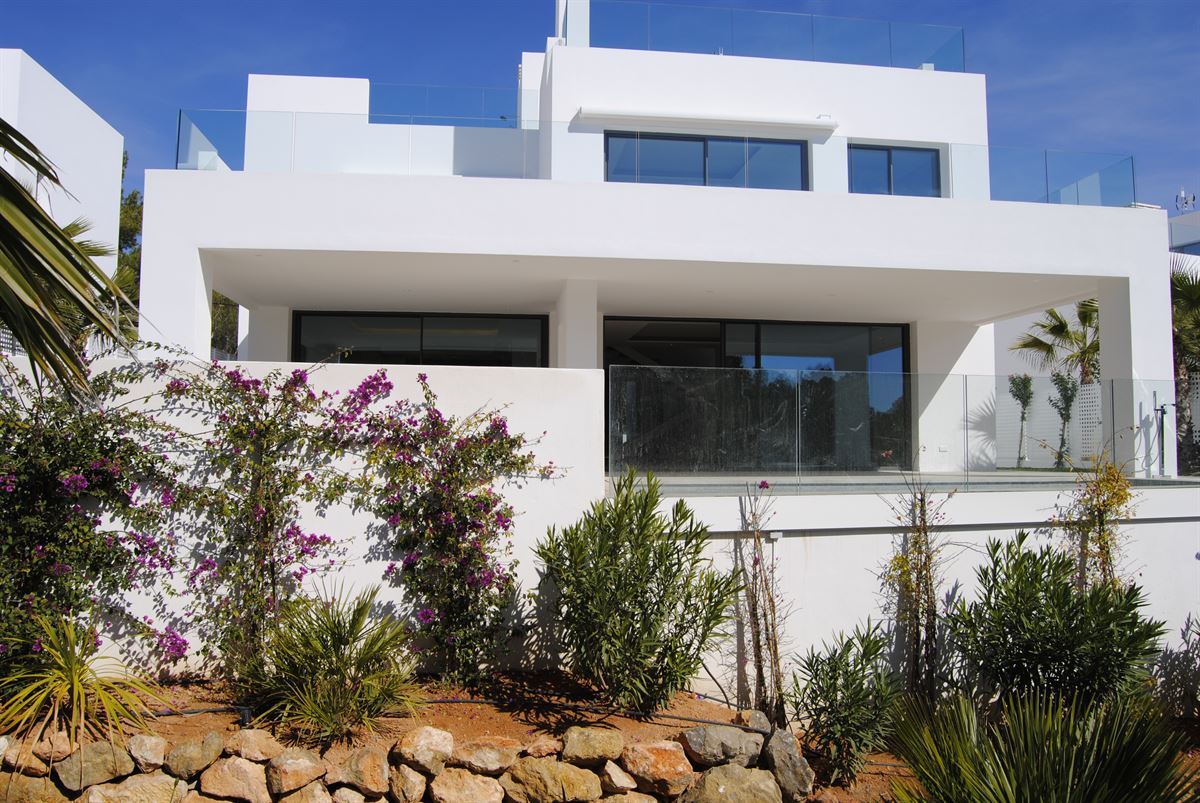 New villa near the sea Cala Llena