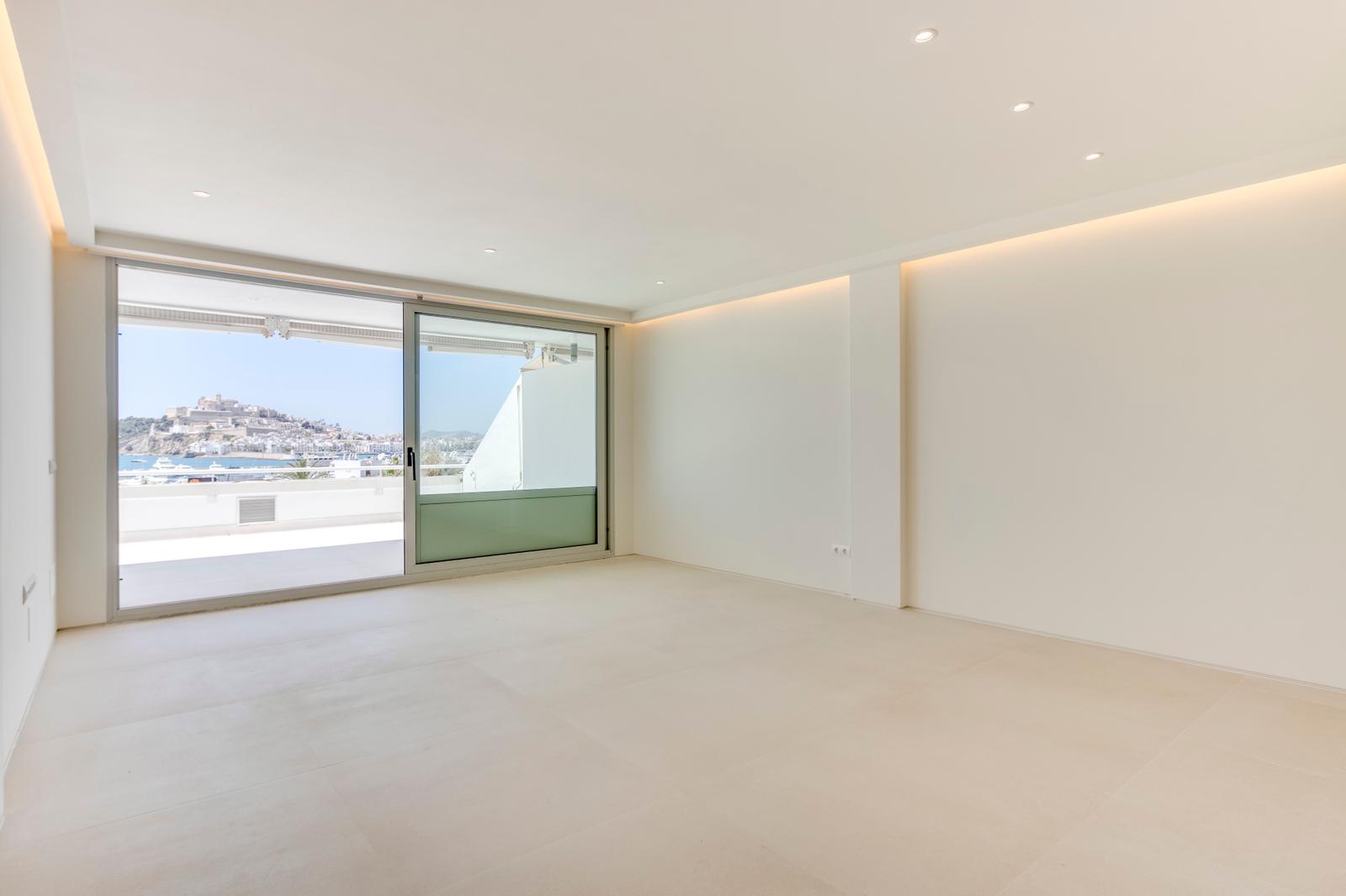 Frontline apartment of the Marina Botafoch with best views