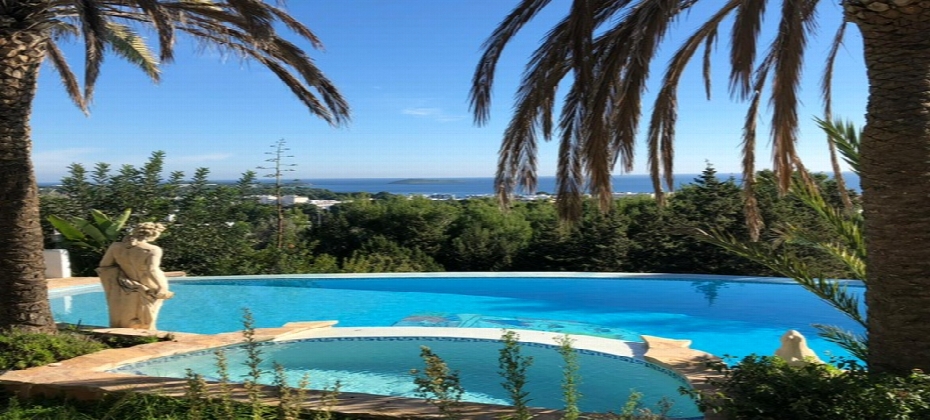 Villa with fantastic sea views walking distance to Santa Eulalia