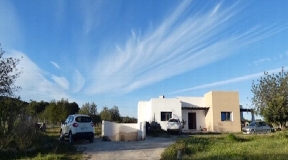 House in a strategic position in Santa Gertrudis for sale