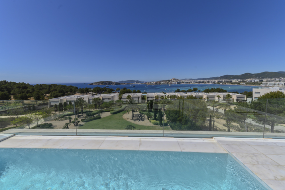 Luxury 3 bedroom penthouse in the gated community Es Pouet