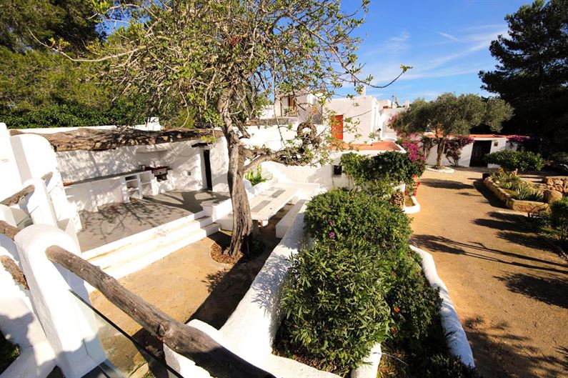 Authentic semi-detached house with beautiful surroundings of Benimussa