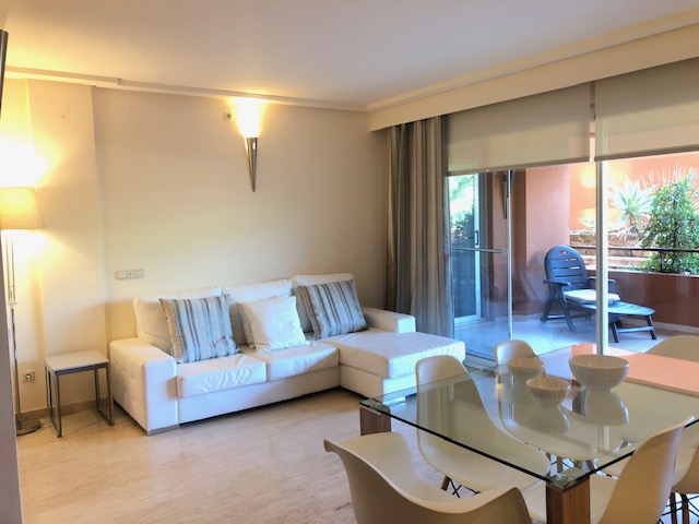 Beautiful apartment in the luxury urbanization of Roca Llisa