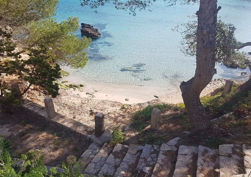 Beach front villa Ibiza for sale - Portinatx