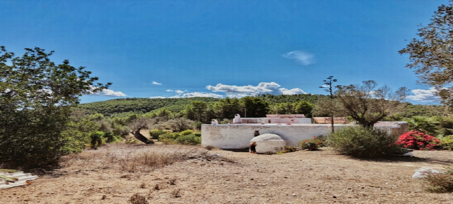 Large finca situated in a unique location near to San Miguel