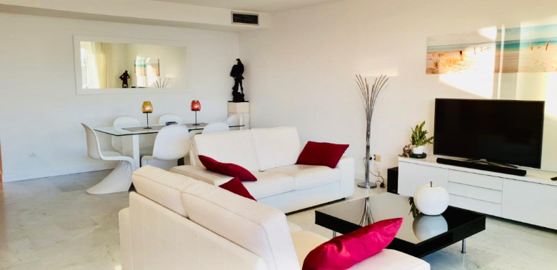 Luxurious flat in first line to the harbour with frontal views towards Dalt Vila
