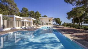 Large luxury villa for sale near to Morna Valley with sea views