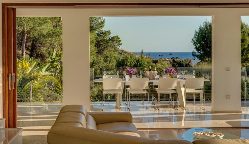 Beautiful villa in Cala Jondal with magnificent sea views and walking distance to the Blue Marlin