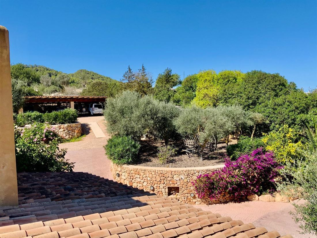 Large finca with nice view and horse stables near San Agustin