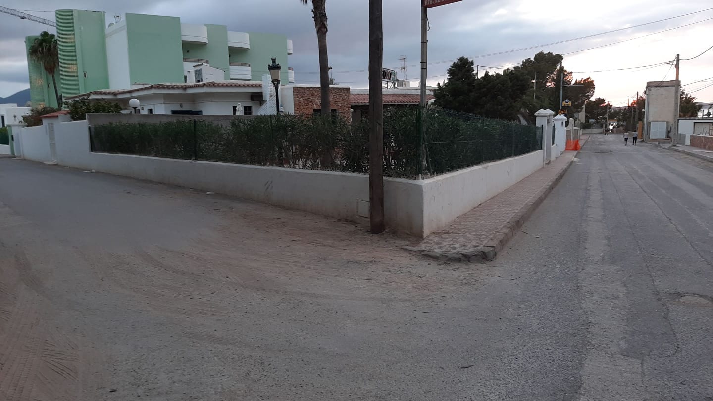 Land of 1000m2 with license for the construction of 9 apartments