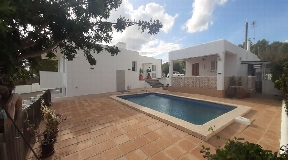 House in Ibiza of 230m2 with annex of 58m2 and swimming pool