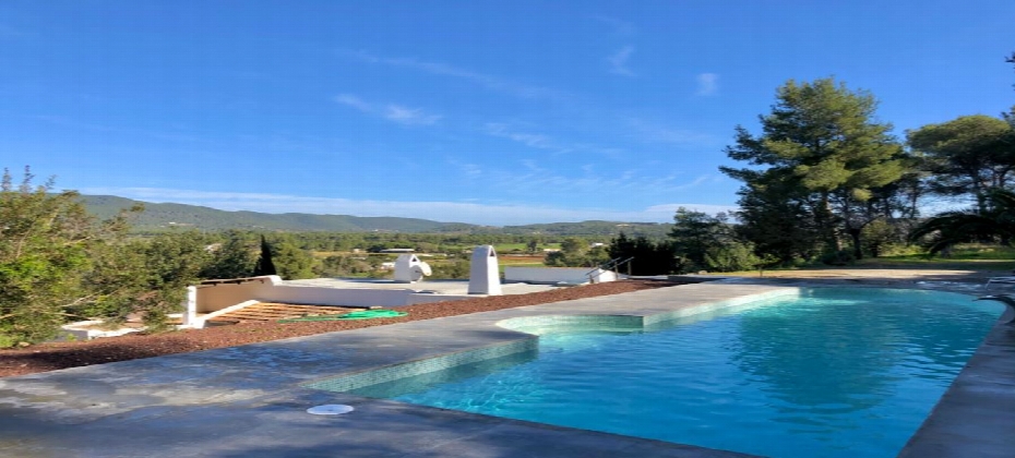 Fantastic renovated finca in Morna Valley with views on a farmed land of 7000 m²
