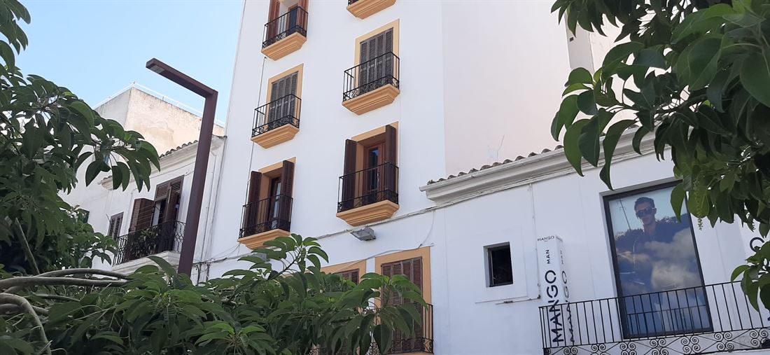Fantastic duplex apartment of 150m2 on the first line of the port of Ibiza