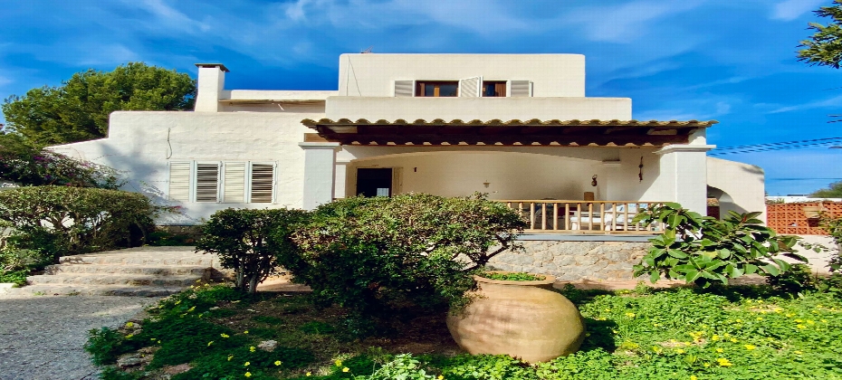 House in Ibiza of 160 m2 only 300 m from the beach