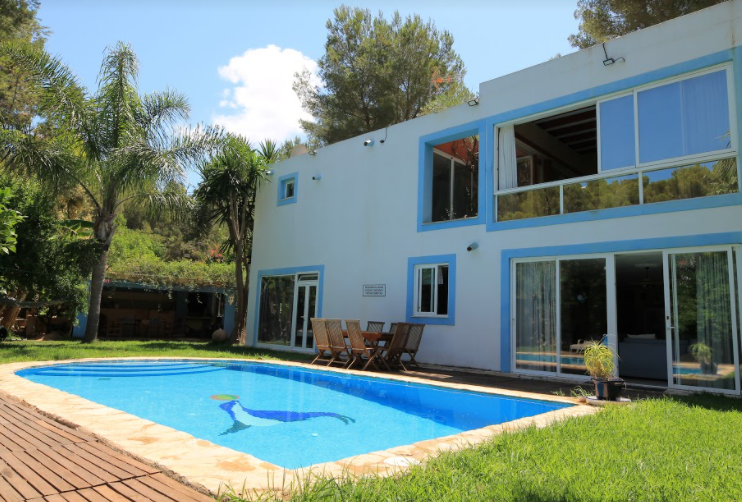 Spacious villa situated in an acquired area from Can Furnet