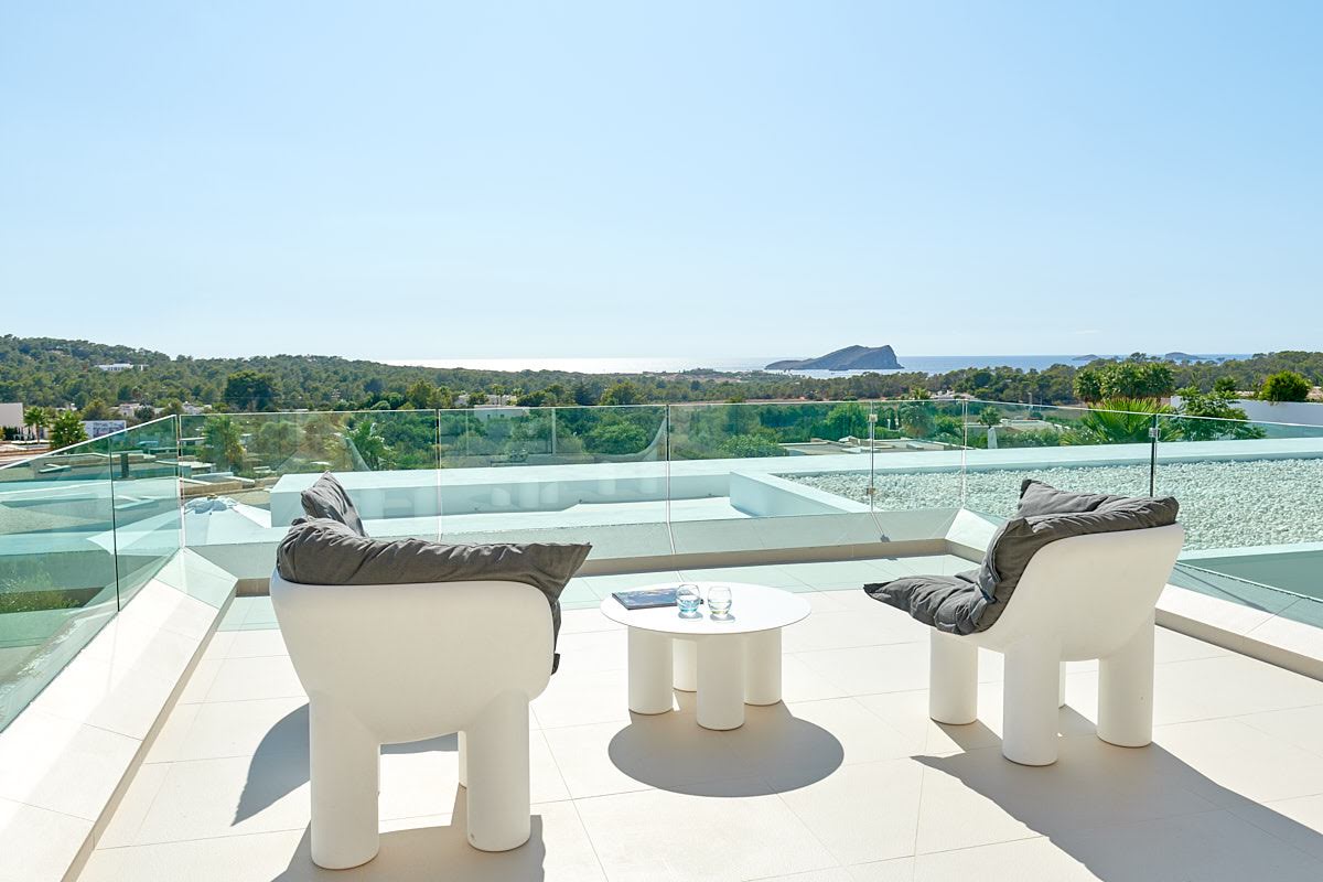 Modern and brand new built luxury villa located in the prestigious area of San Josep