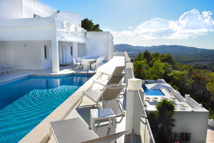 Very large villa in a privileged location on a hill a breathtaking view in Can Furnet