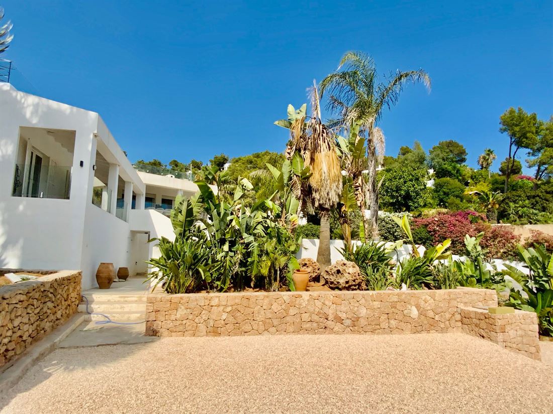 Renovated villa  in gated community of Can Furnet with amazing views to the sea and castle