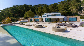 Exquisite unique hilltop luxury Villa with breath-taking Panoramic Sea Views