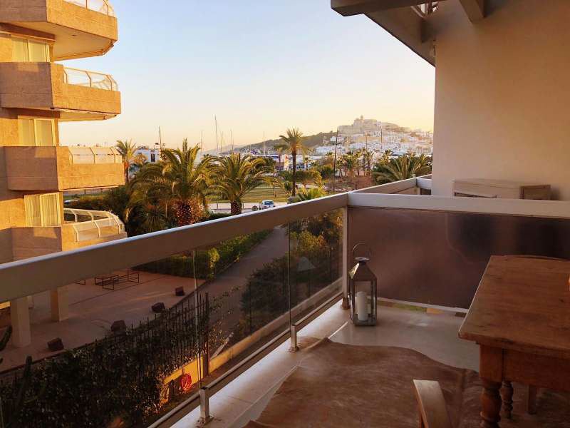 Beautiful apartment in best location with views to Dalt Villa