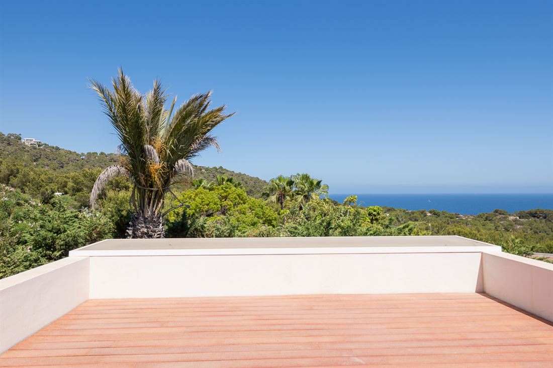 New exclusive listing located in Cap Martinet with rental license