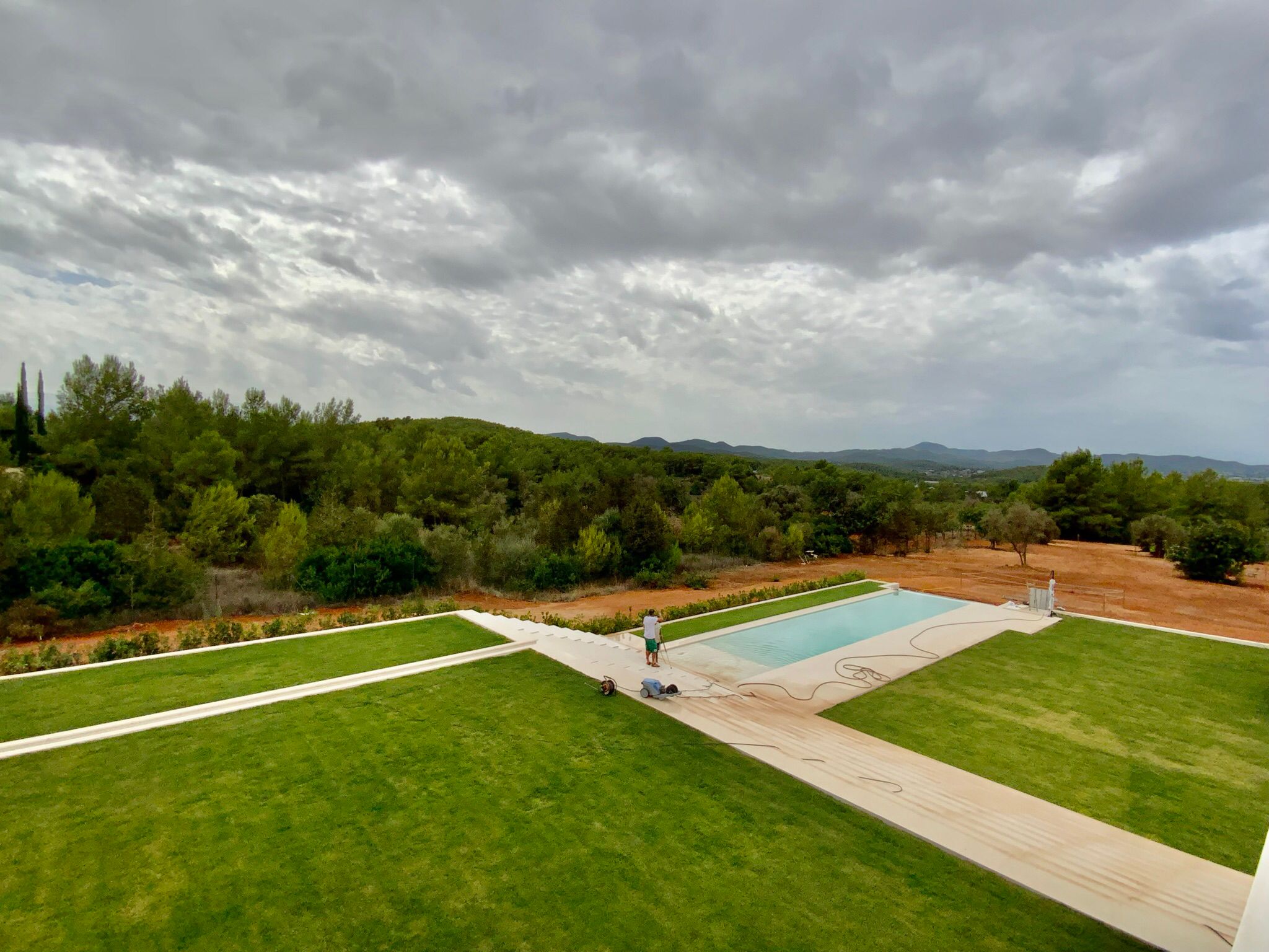High end project land of 28,000m2 with a license for a house of 427m2 and a pool of 56m2