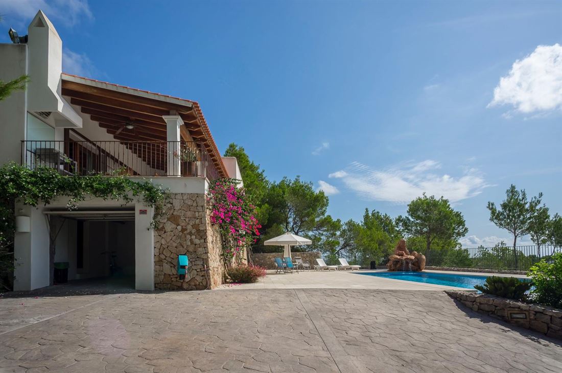 Villa with very nice sea view in Cala Llenya for sale