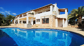 Amazing spacious villa with a main house and Two independent apartments close to Ibiza town
