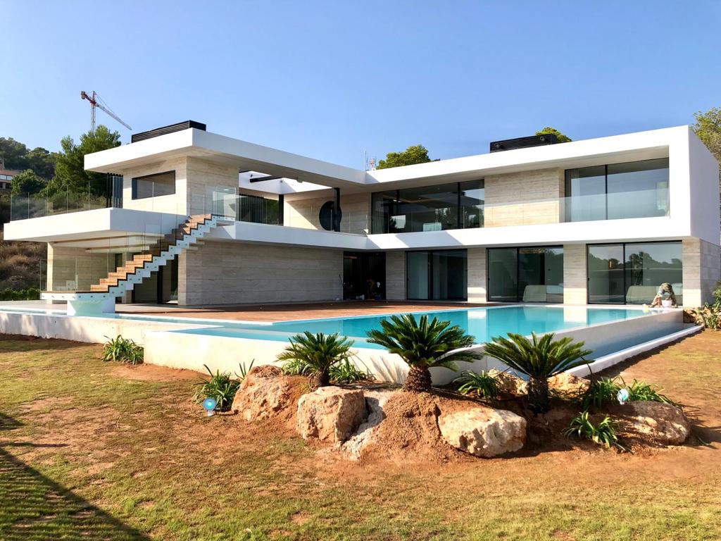 Modern Villa in the gated community Vista Alegre